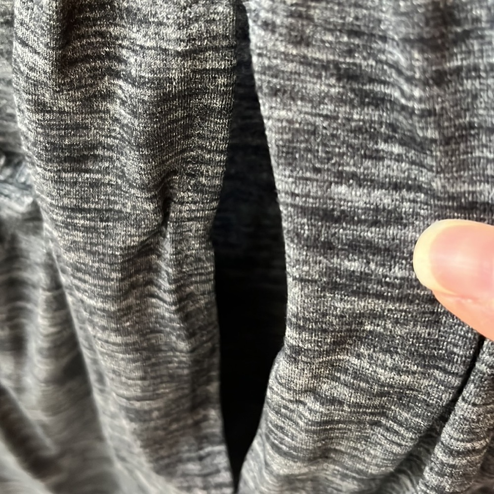 Lululemon women’s Tank Top tie back - Picture 9 of 9